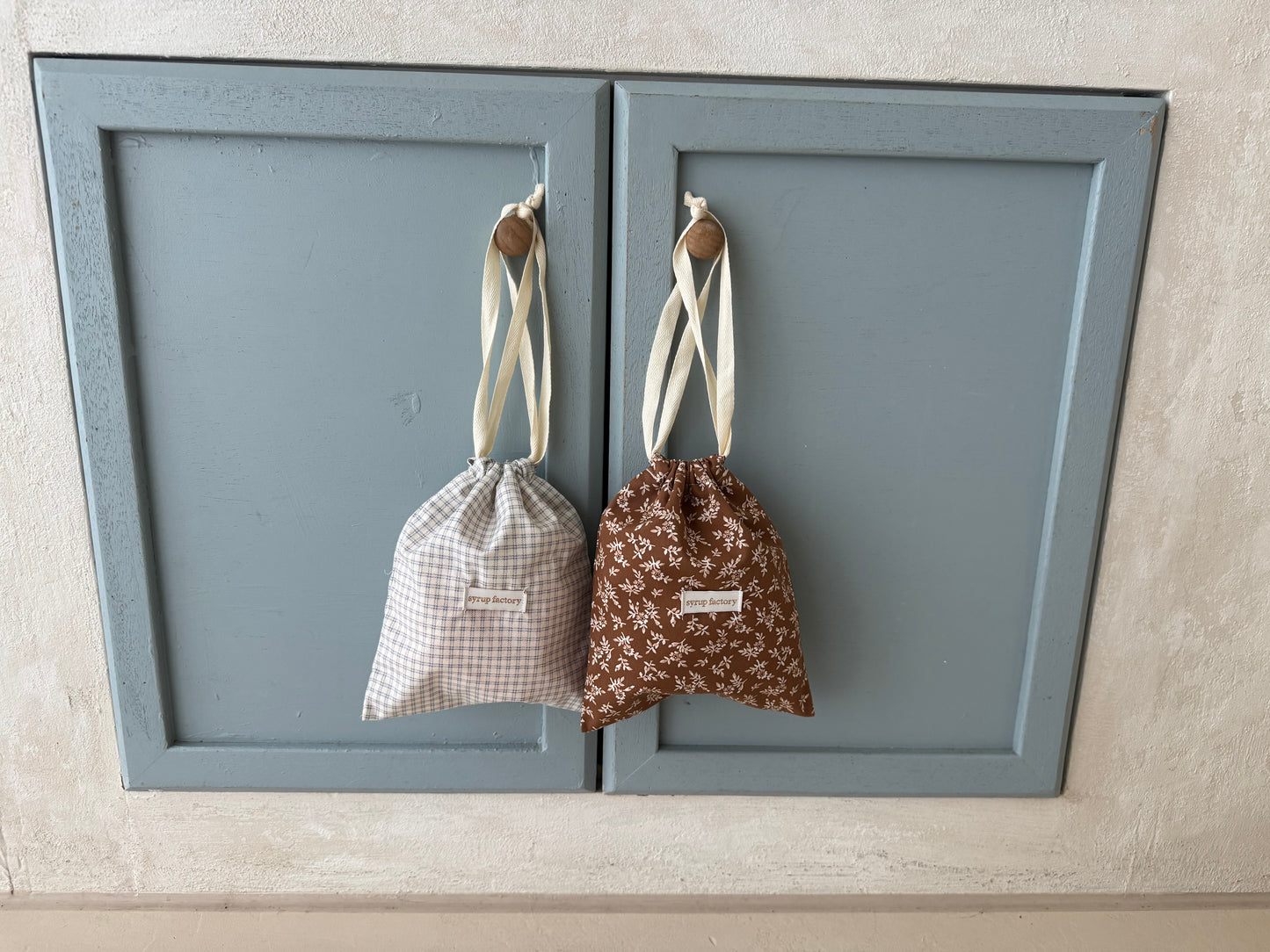 original pouch {light blue check}