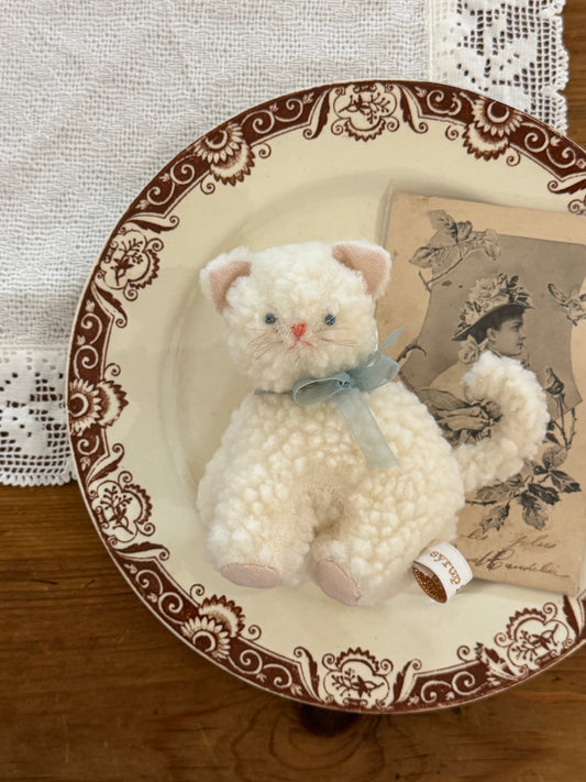 {No.4} Choupette